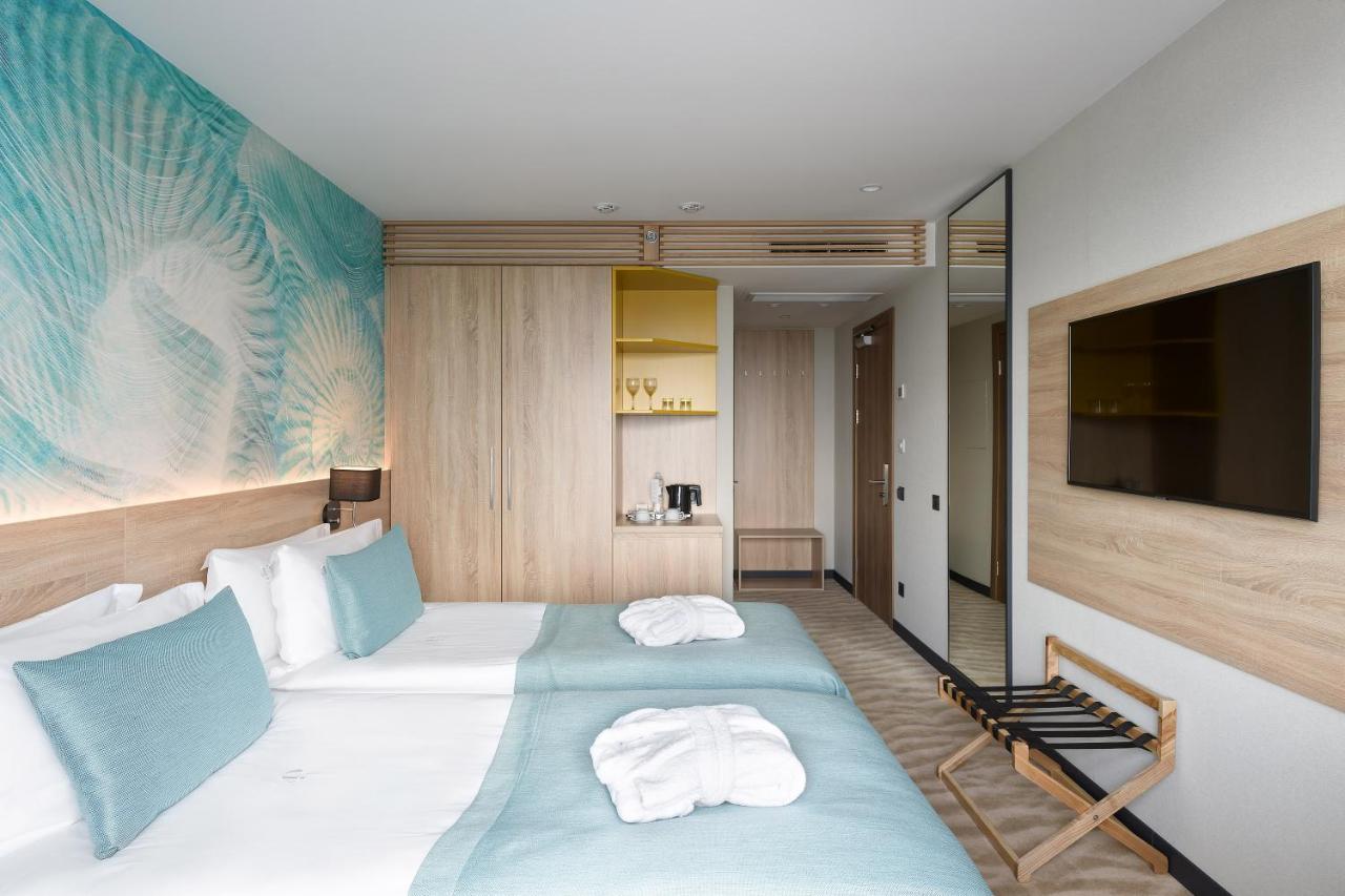 Premier Hotel Odesa Exterior photo A room at the hotel