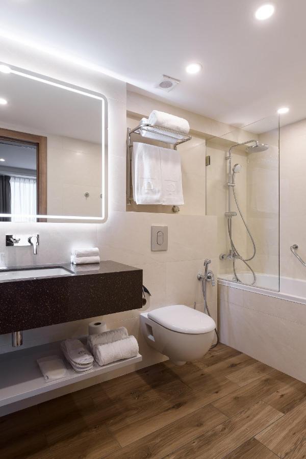 Premier Hotel Odesa Exterior photo Bathroom