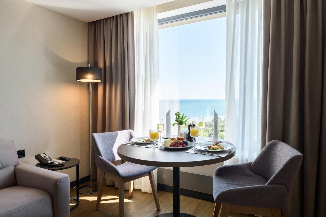 Premier Hotel Odesa Exterior photo A room at the hotel