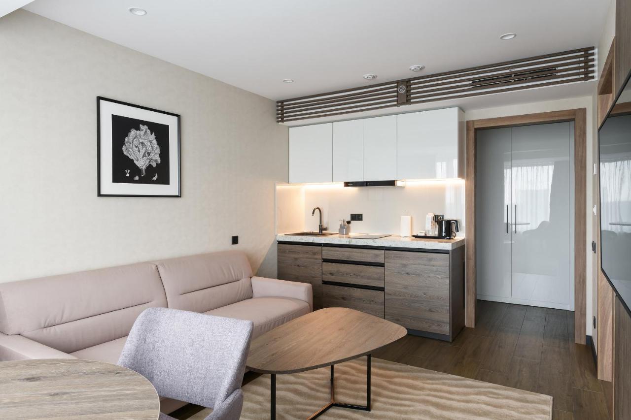 Premier Hotel Odesa Exterior photo A typical apartment at The Collective Old Oak