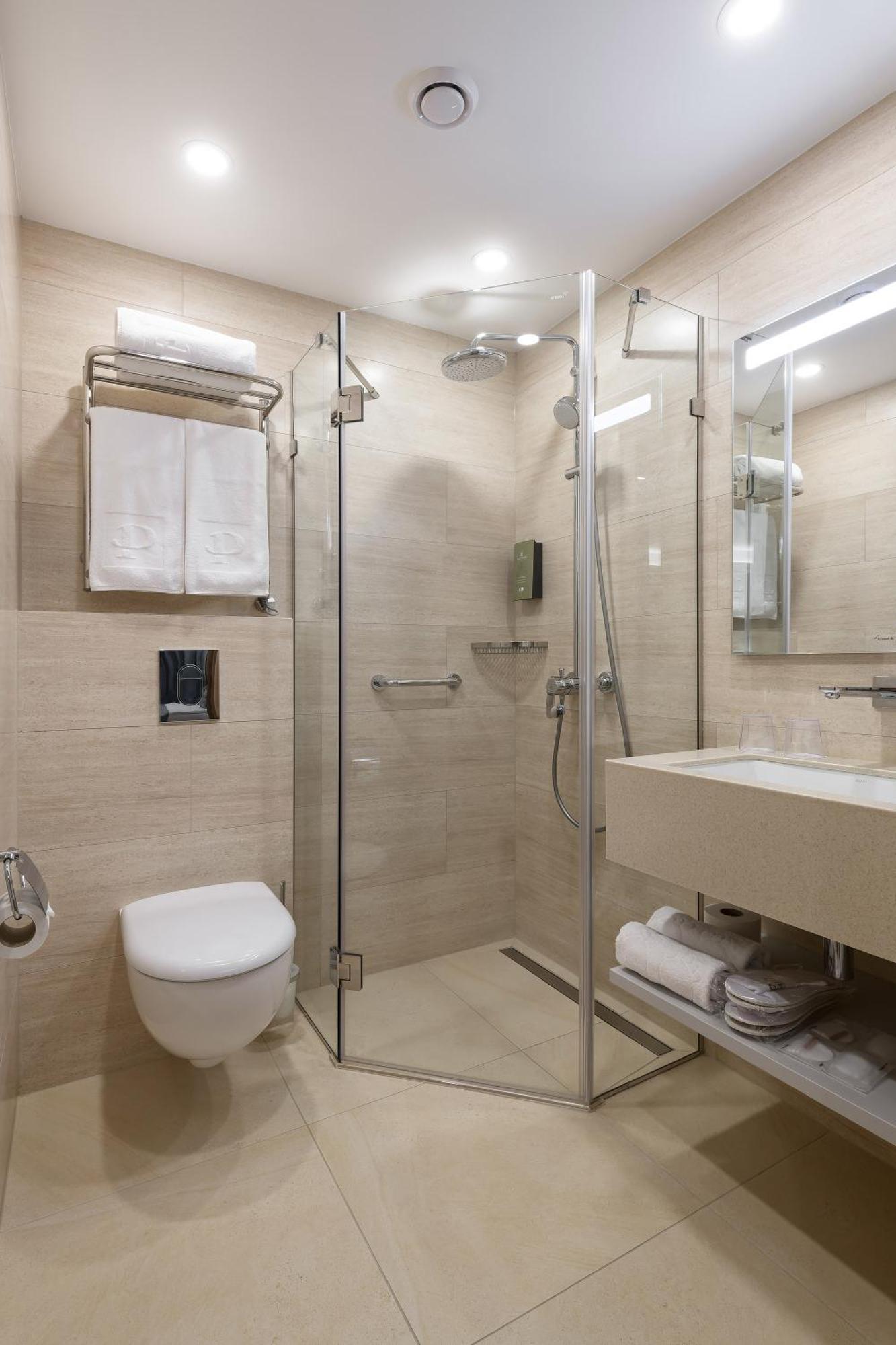 Premier Hotel Odesa Room photo A shower cubicle